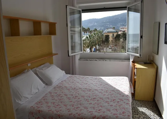 Garden Hotel 3*
