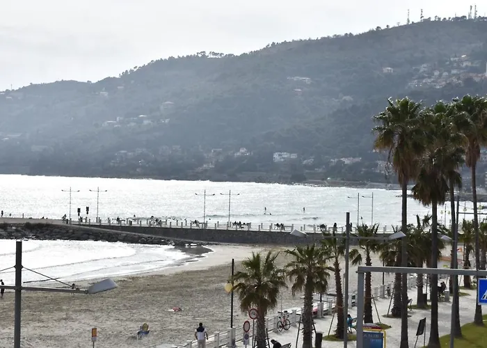 Отель Garden 3*